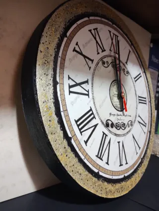 Orologio da parete decorato