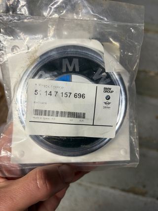 Insignia trasera BMW X5 E70