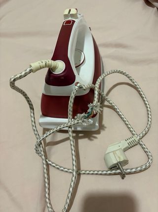 Plancha de ropa Nevir