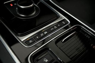 Jaguar XF   2.0D 132kW 180CV Portfolio Auto