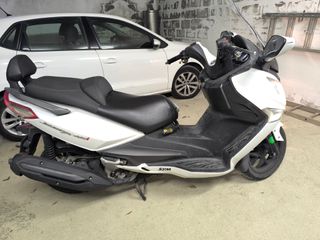 SYM Joymax 300 Blanca.