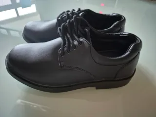 Zapatos SKARPPA cordones negros talla 40