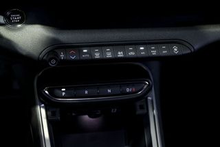 Jeep Avenger   BEV 115kW 156CV Summit