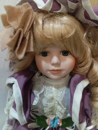 Muñeca de porcelana antigua