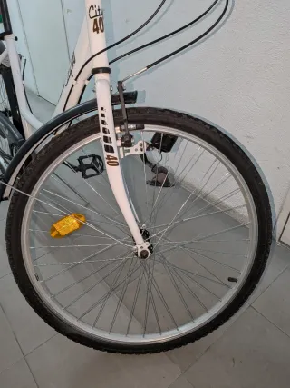 Bicicleta Urbana City 40 Blanca rueda 26