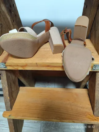 Sandalias Refresh Talla 36 Beige y Marrón