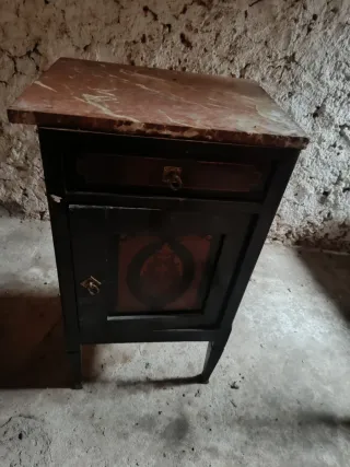 Mesita de noche francesa antigua con mármol