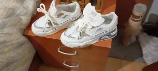 Tenis unisex blancos ,grises y beis