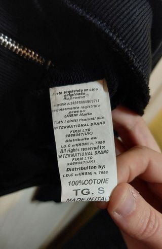 Felpa Supreme zip nera manica rossa logo