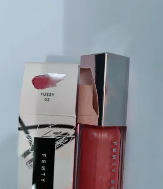 Fenty Beauty Gloss Bomb Fussy 02