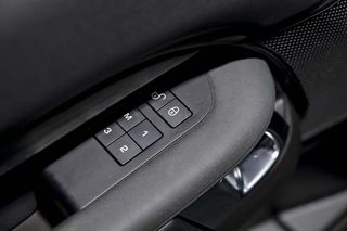 Land-Rover Discovery   2.0 I4 TD4 132kW 180CV HSE Auto