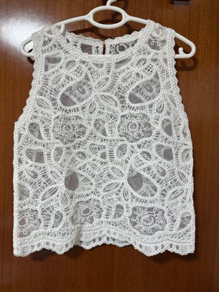 Blusa blanca de encaje sin mangas