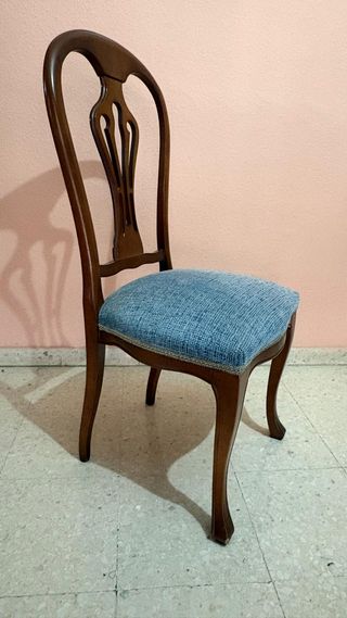 Comedor completo:mesa, 6 sillas, aparador, vitrina