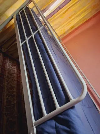 Litera metálica individual moderna