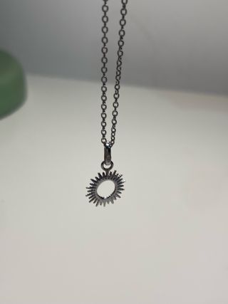 Collar Chloe de plata de ley con colgante sol |