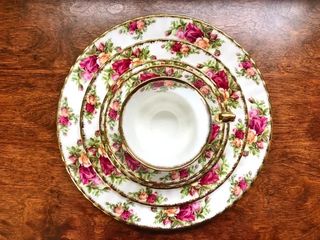 Taza y 4 Platos Royal Albert Old Country Roses