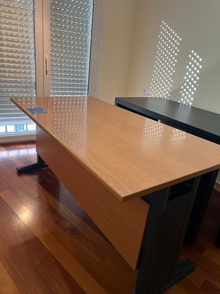 Mesa de oficina madera y metal