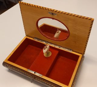 Carillon antico con ballerina