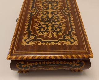 Carillon antico con ballerina