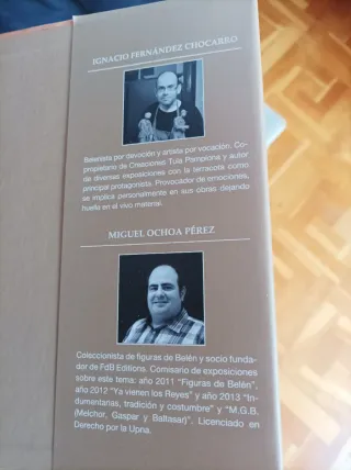 Libro sobre Nacimientos Navideños