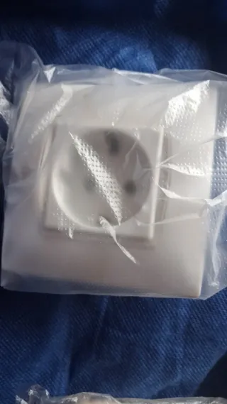 3 Enchufes y más sin estrenar