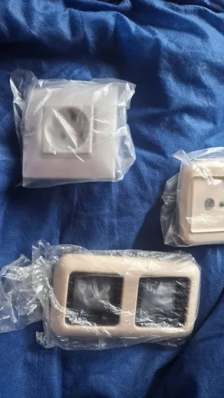 3 Enchufes y más sin estrenar