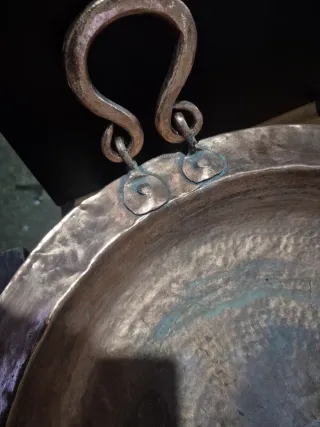 Brasero antiguo de cobre con asas