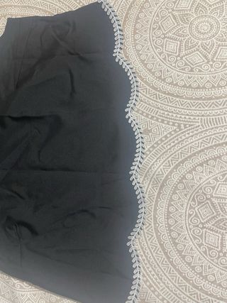 Top negro con detalle de encaje