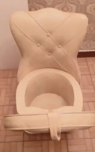 Sillón descalzadora beige