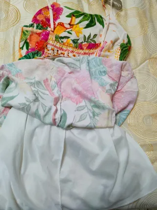 Abito estivo tropicale