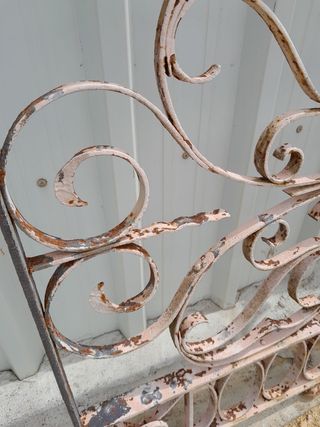 Rejas de balcón antiguas de hierro forjado