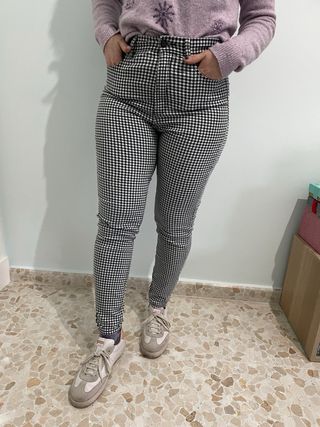 Pantalón pitillo cuadros mujer