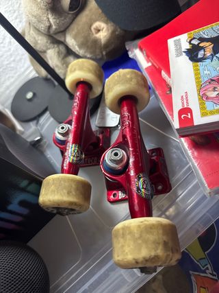 Ruedas de skate rojas