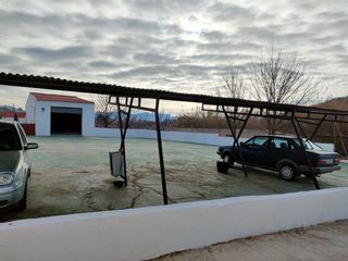 Ideal inversor. Finca en Sax, Alicante con naves.