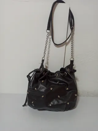 Bolso negro cadena y correa
