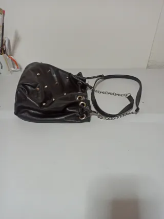 Bolso negro cadena y correa