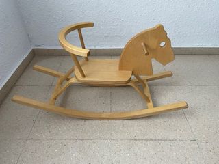 Caballo balancín de madera