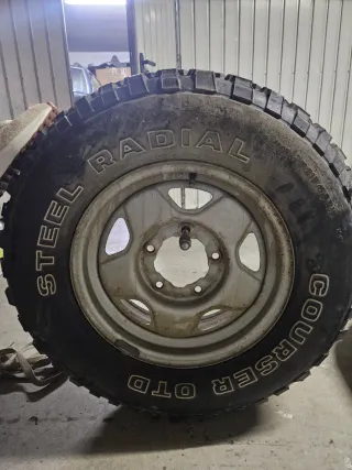 Neumático 4x4 P215/75R15
