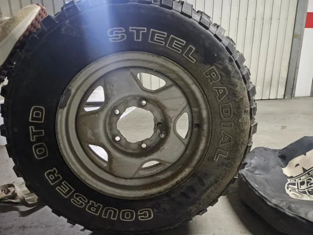 Neumático 4x4 P215/75R15