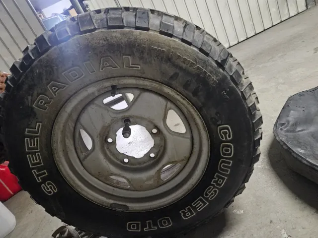 Neumático 4x4 P215/75R15