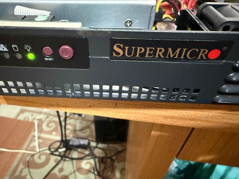Servidor Supermicro Negro