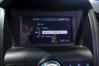 Mahindra XUV 500   FWD 4X2 W6