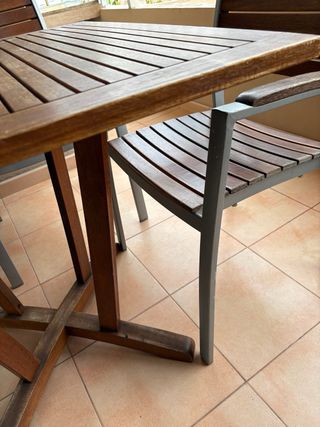Mesa y 2 sillas jardín madera y metal.