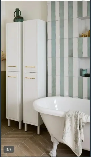 Columna de baño blanca y dorada nueva