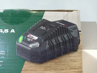 Cargador Parkside 20V Rápido de 4,5A