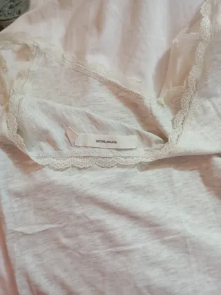 Camisetas de tirantes beige y blancas