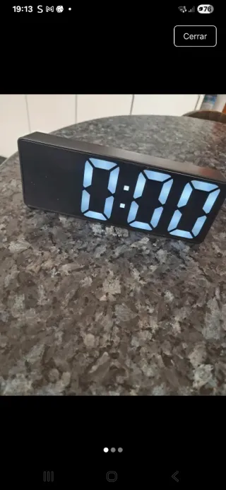 Reloj digital minimalista negro