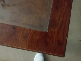 Mesa de centro de madera y cristal