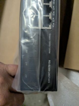 Switch Ruijie RG-S2300  24+4 Puertos