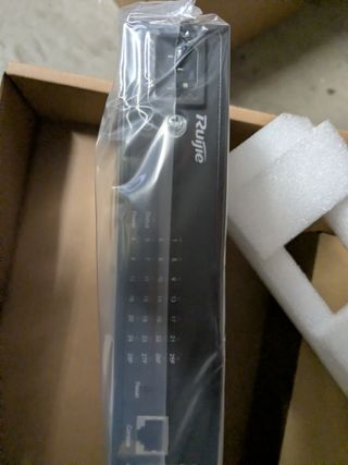 Switch Ruijie RG-S2300  24+4 Puertos